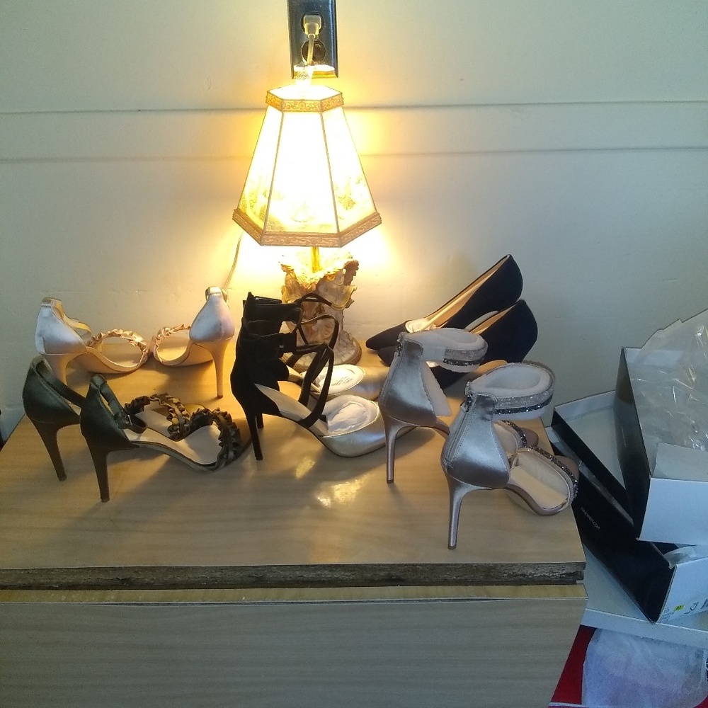 Woman's shoes - Picture 1 of 2